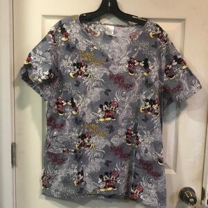 🎄 Disney Mickey and Minnie Mouse Christmas Scrub Top XL